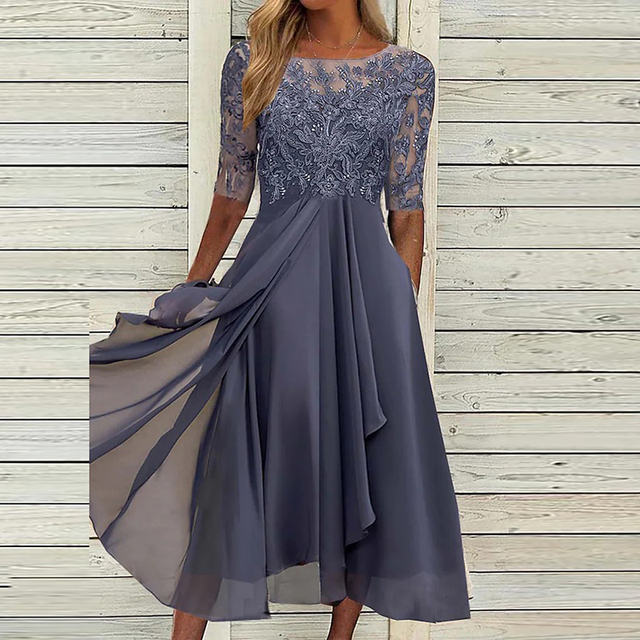 Elegante vestido de fiesta de encaje con silueta fluida y mangas