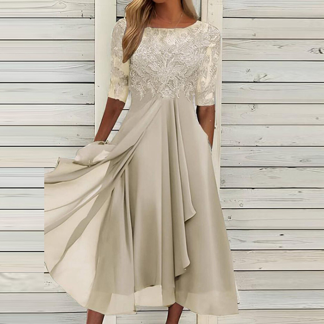 Elegante vestido de fiesta de encaje con silueta fluida y mangas