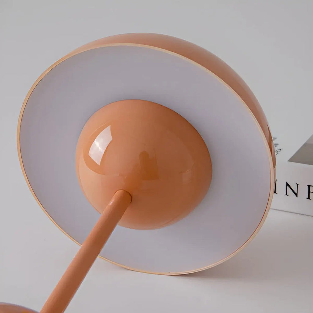 Lampada da tavolo scandinava NordicNest con luminosità regolabile