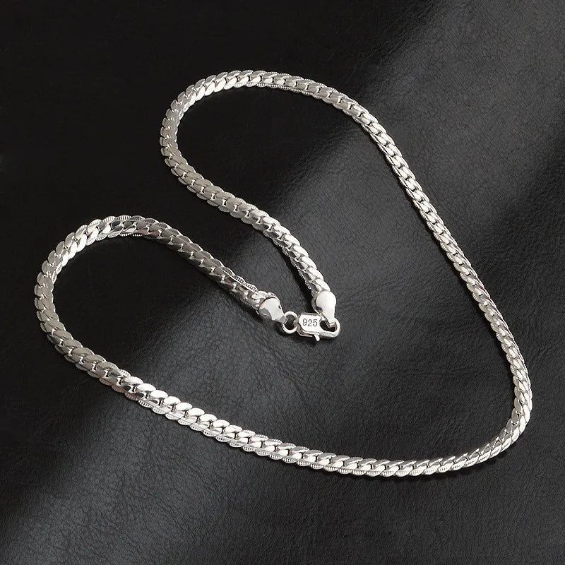 Collana con catena e ciondolo in argento sterling – Eleganza portafortuna