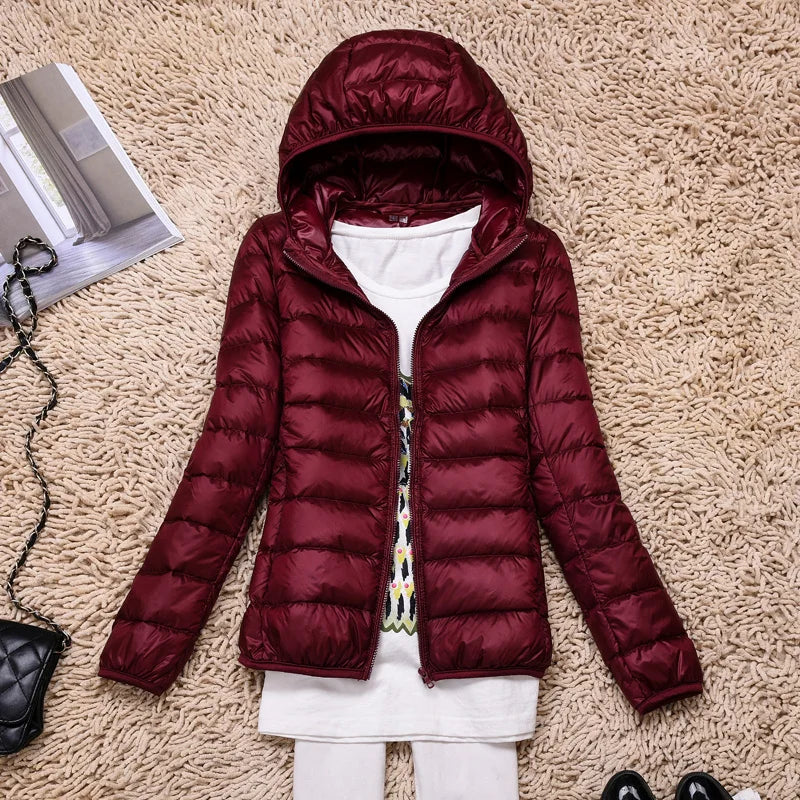 Chaqueta de plumas ligera con capucha para mujer — cálida y fácil de guardar