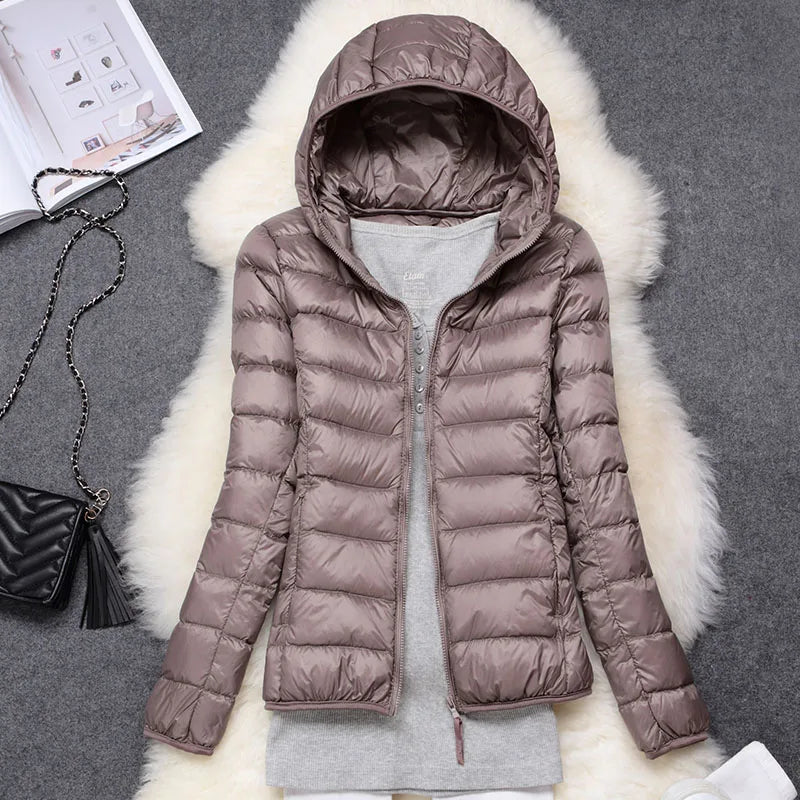 Chaqueta de plumas ligera con capucha para mujer — cálida y fácil de guardar