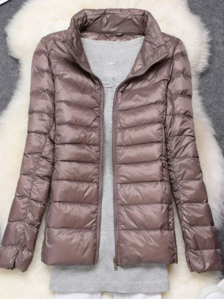 Chaqueta de plumas ligera con capucha para mujer — cálida y fácil de guardar