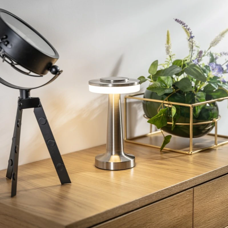 Dimbar retro-bordlampe med elegant, trådløs og bærbar design